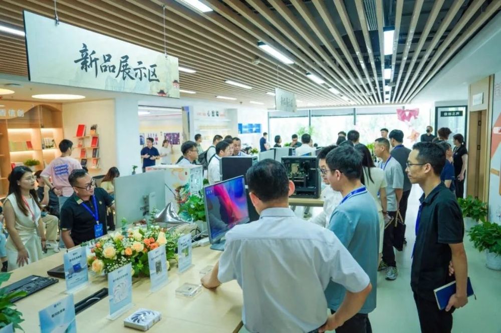 PC新品发布！“木兰造”AI(图2)
